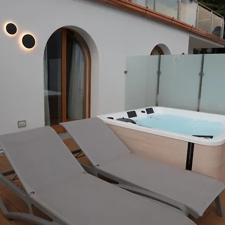 Helena Bed & Breakfast 4*