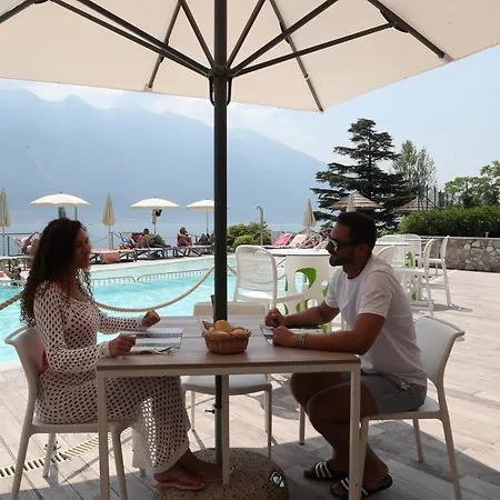 Helena Limone sul Garda